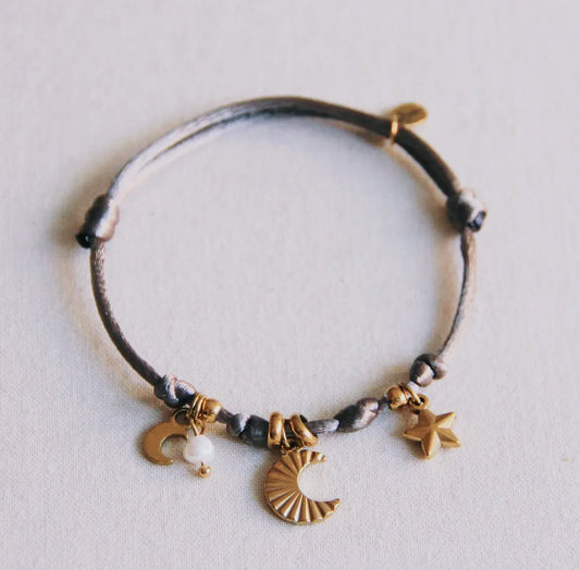 Satin-Charme-Armband mit Monden und Mini Perle - Taupe
