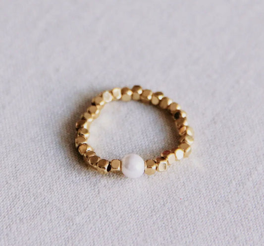 Elastischer Ring mit Naturstein
- Perle